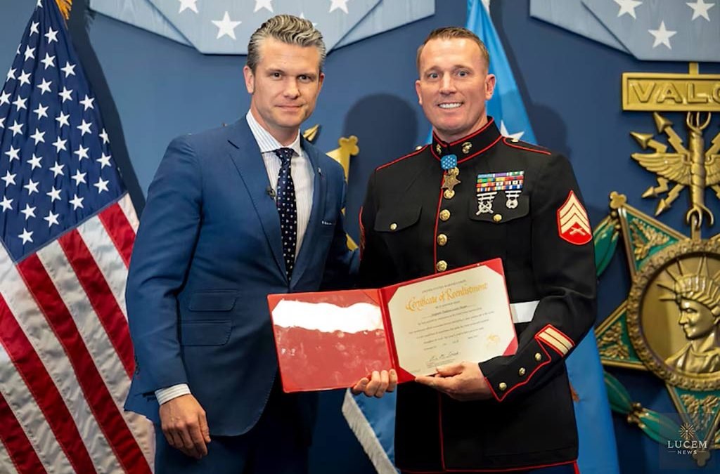 Medal of Honor Veteran Returns to Marines After 15 Years