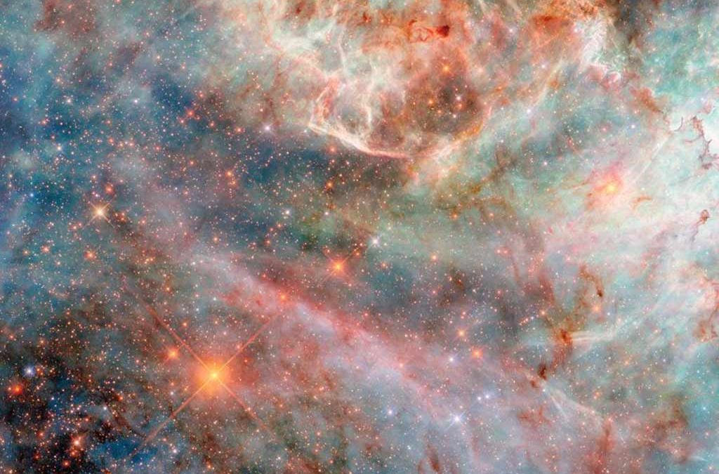 Hubble Reveals Vibrant Clouds in Neighboring Galaxy